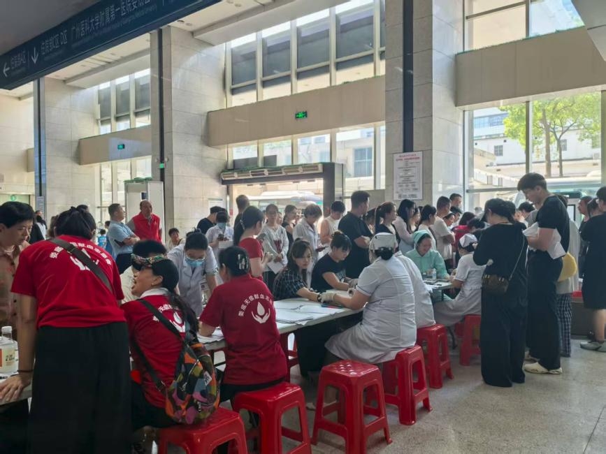 以热血守护生命  彰显医者担当