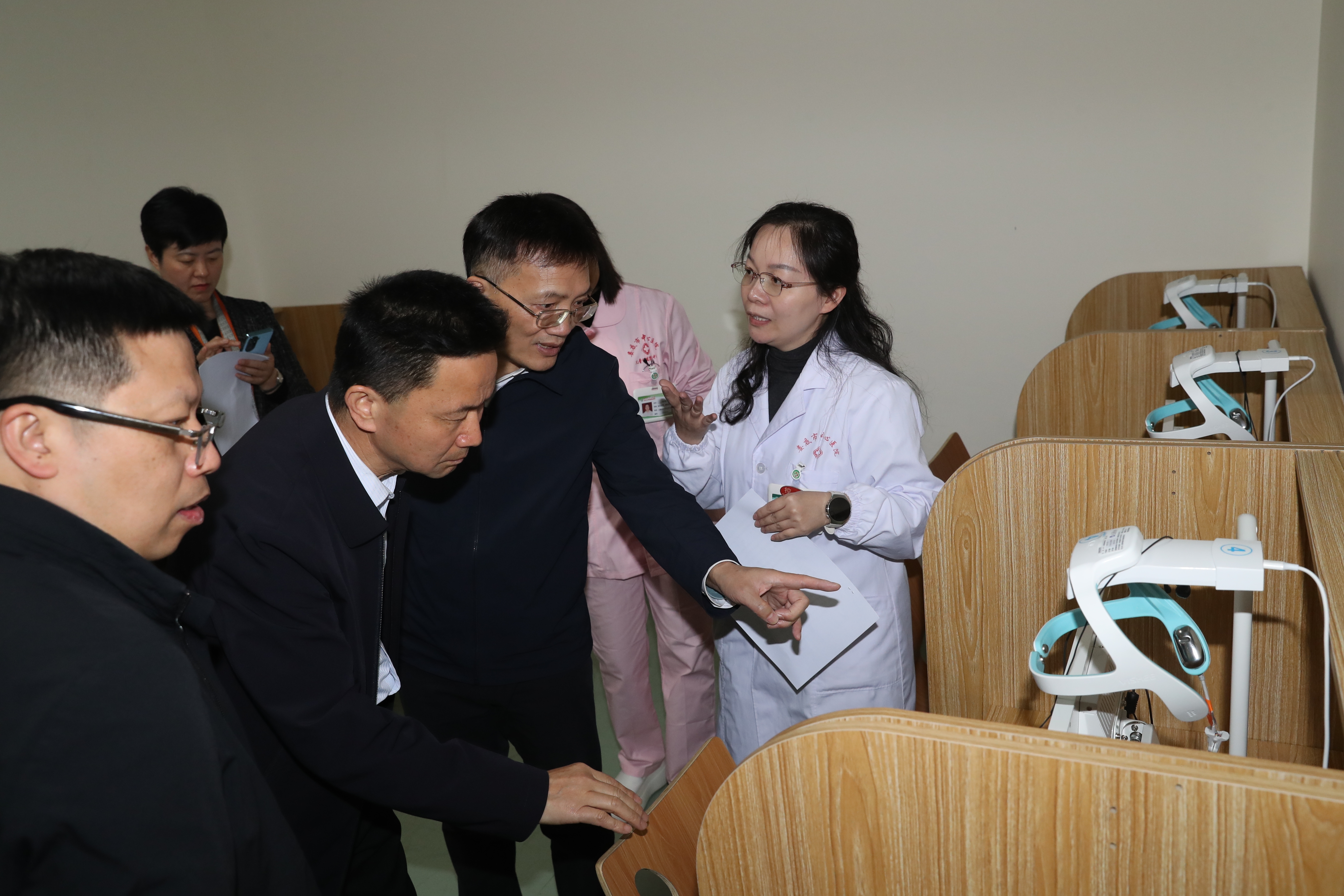 市人大调研组来娄底市中心医院调研《湖南省促进学生心理健康条例》贯彻实施情况